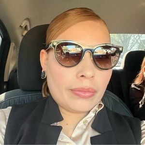 Meet your Posher, Elionora